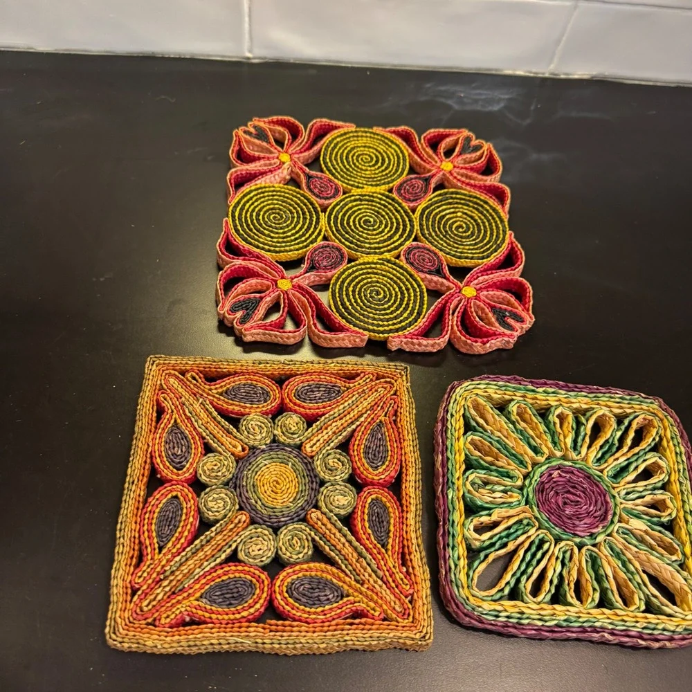 Vintage Straw Trivet Set Home Decor 3pc Multicolor Boho Hand Woven Floral Square